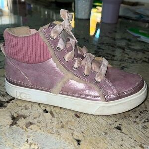 UGG Addie high top sneaker pink EUC size 4 big kid